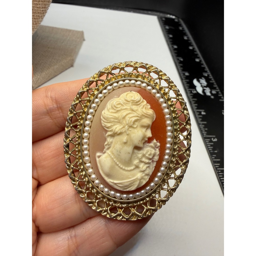 Vintage Cameo Brooch Pendant Faux Pearl Gold Tone Filigree Oval Portrait Pin